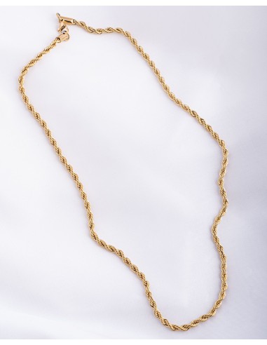 STAINLESS STEEL TWISTED NECKLACE IN GOLD.